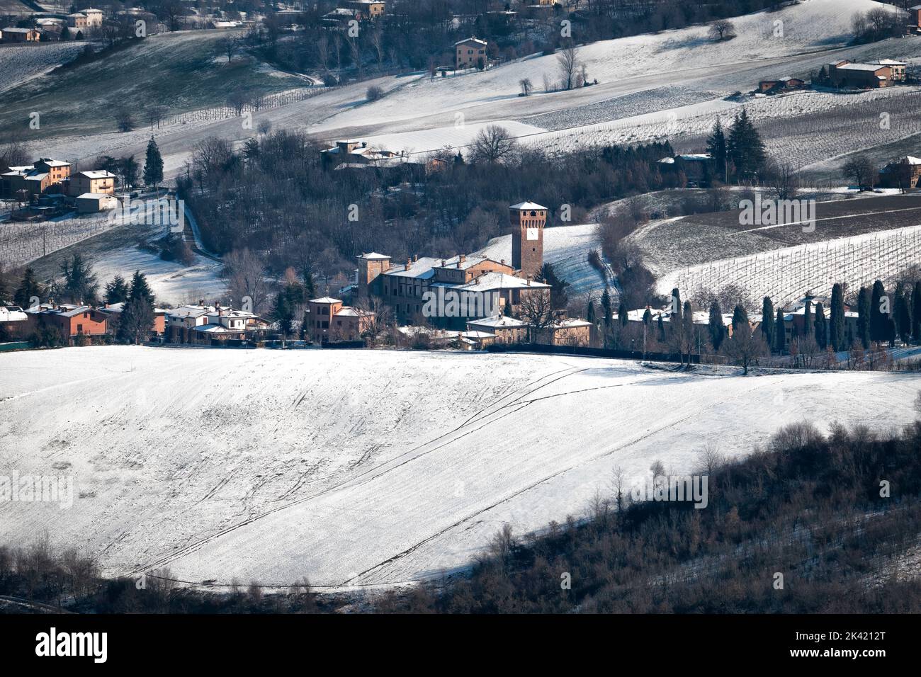 Invierno en el castillo de Levizzano Rangone, Módena, Emilia Romagna, italia Foto de stock