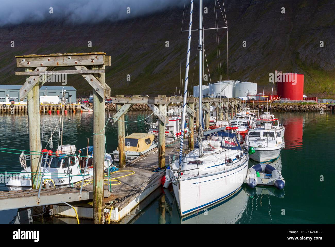 Yate en Isafjordur, Islandia, Europa Foto de stock