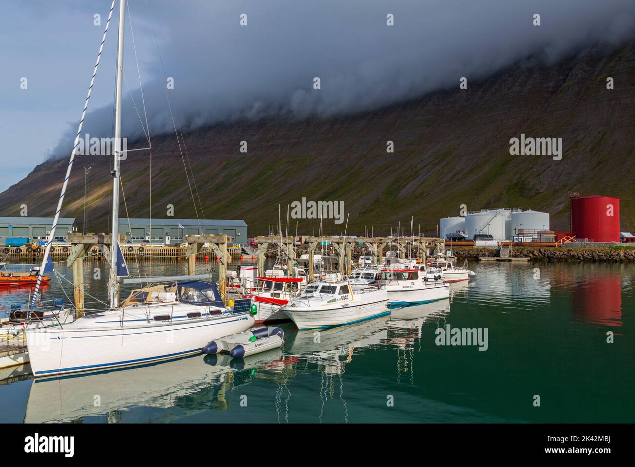 Yate en Isafjordur, Islandia, Europa Foto de stock