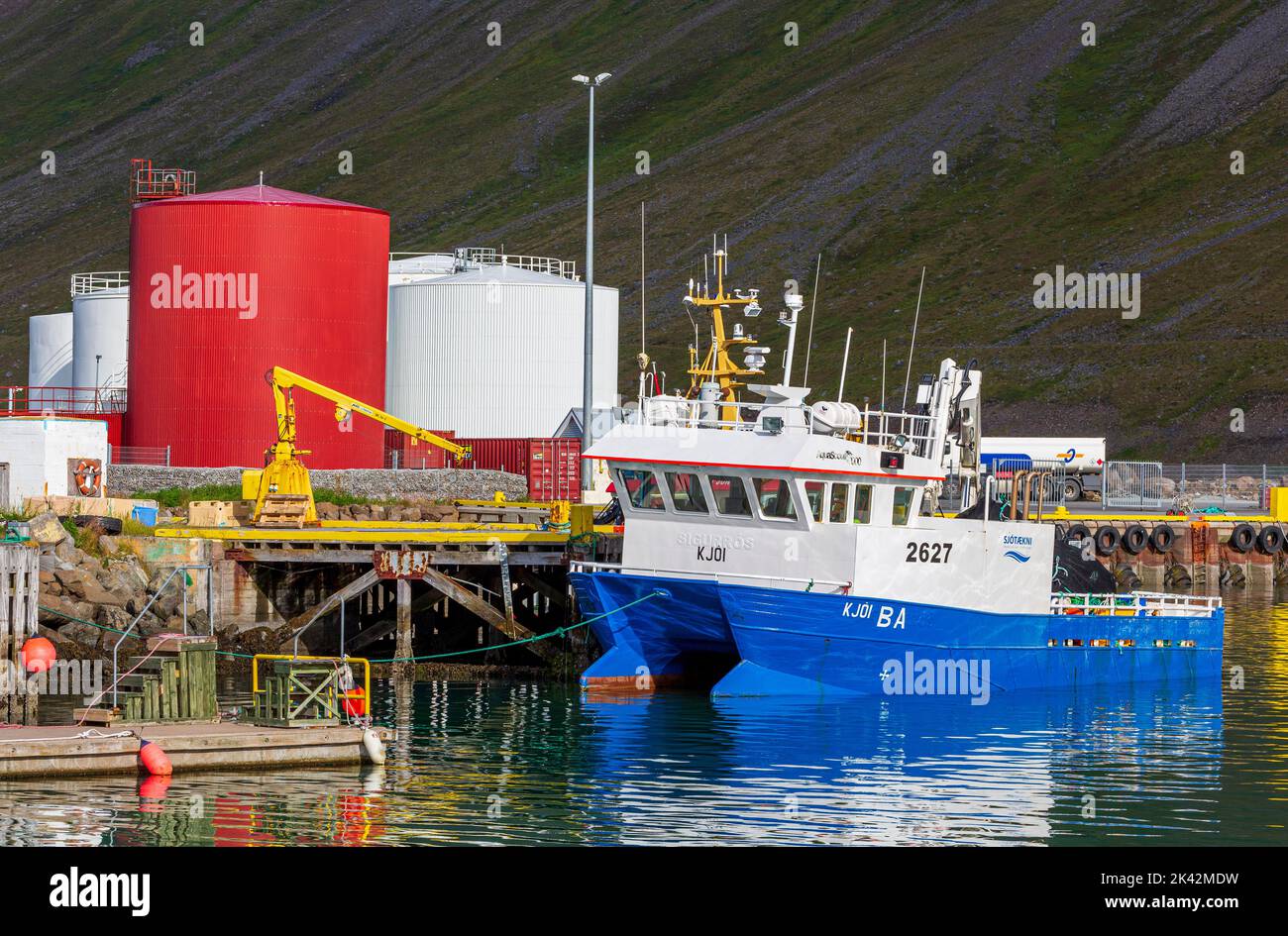 Barco de pesca en Isafjordur, Islandia, Europa Foto de stock