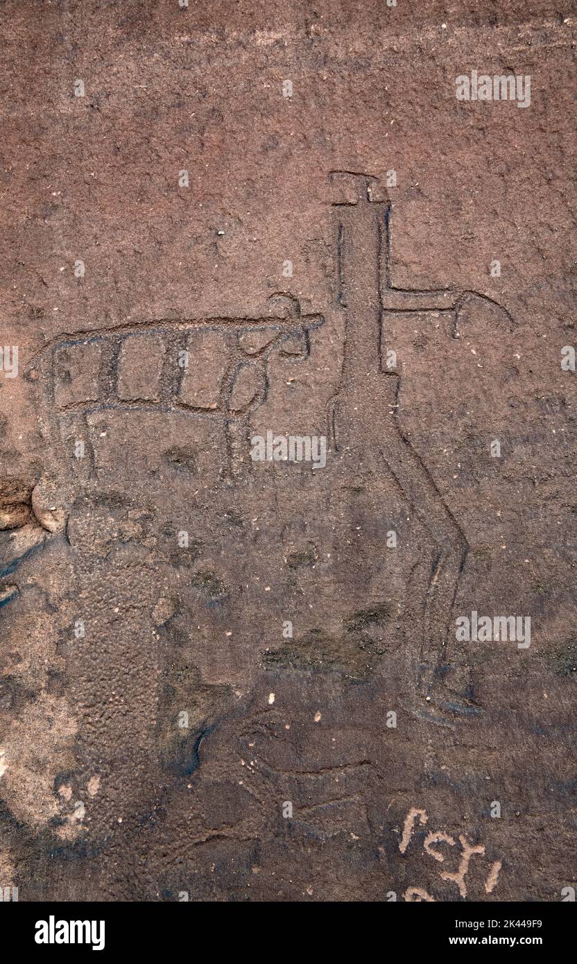 Grabado neolítico hombre vaca y cabra circa 10.000 aC Jubbah Arabia Saudita Foto de stock