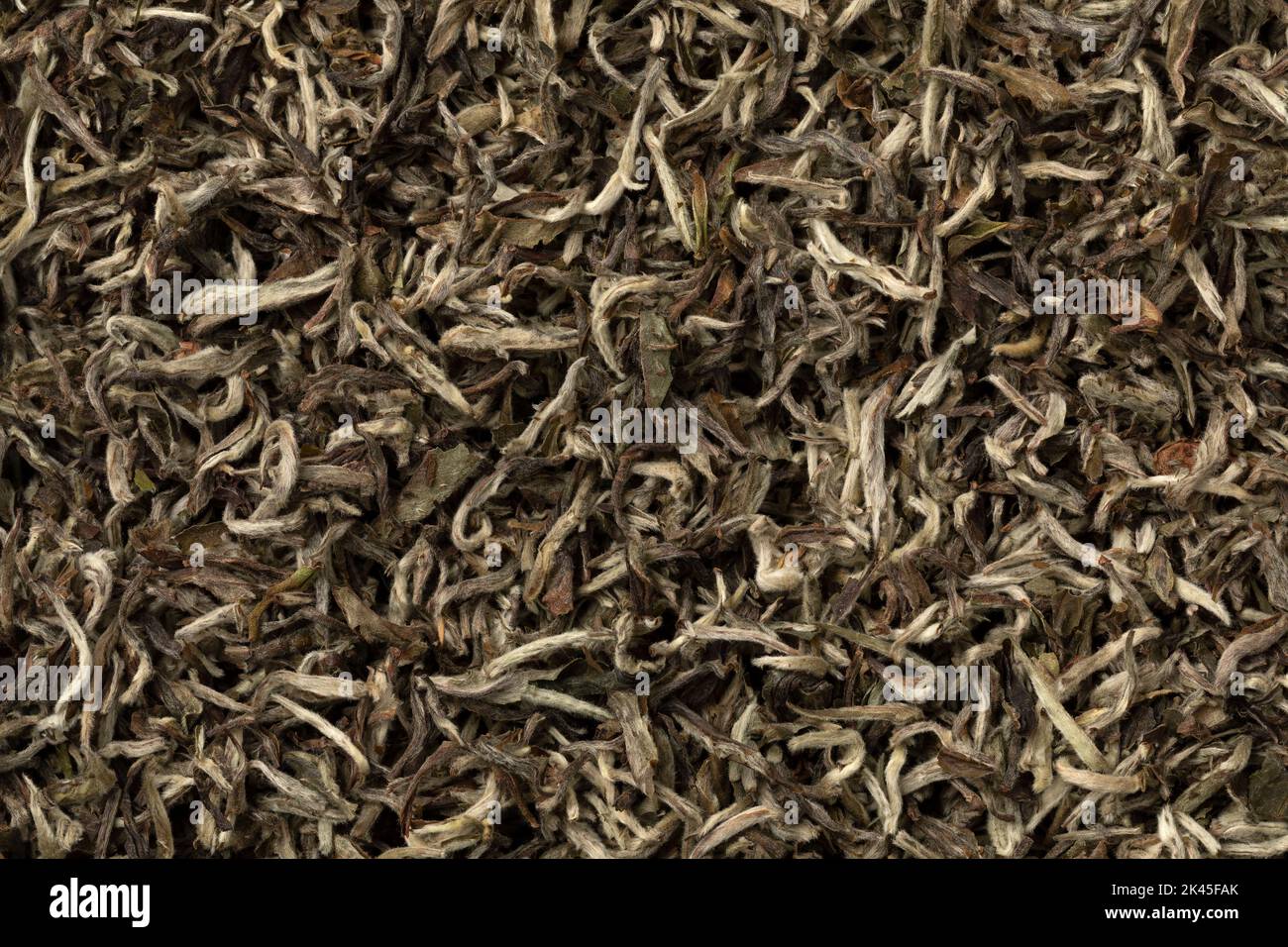 Hojas secas de té de color naranja blanco nepalés primer plano de marco completo como fondo Foto de stock