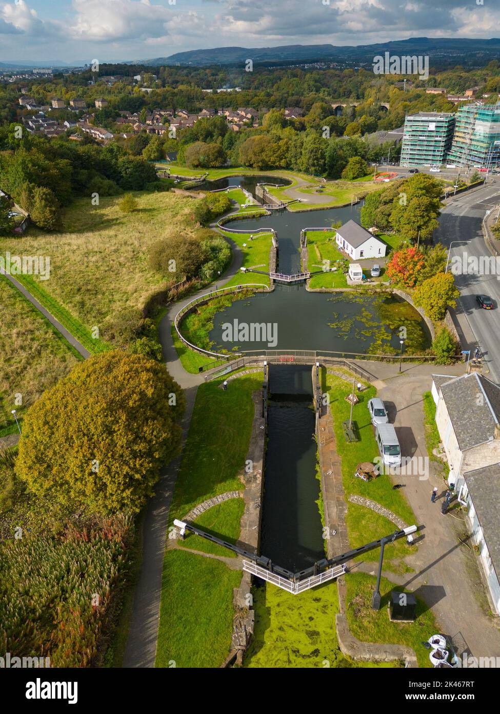 Vista aérea de Forth y Clyde Canal en Maryhill Locks en Maryhill, Glasgow, Escocia, Reino Unido Foto de stock
