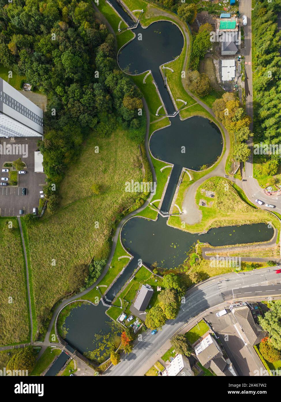 Vista aérea de Forth y Clyde Canal en Maryhill Locks en Maryhill, Glasgow, Escocia, Reino Unido Foto de stock
