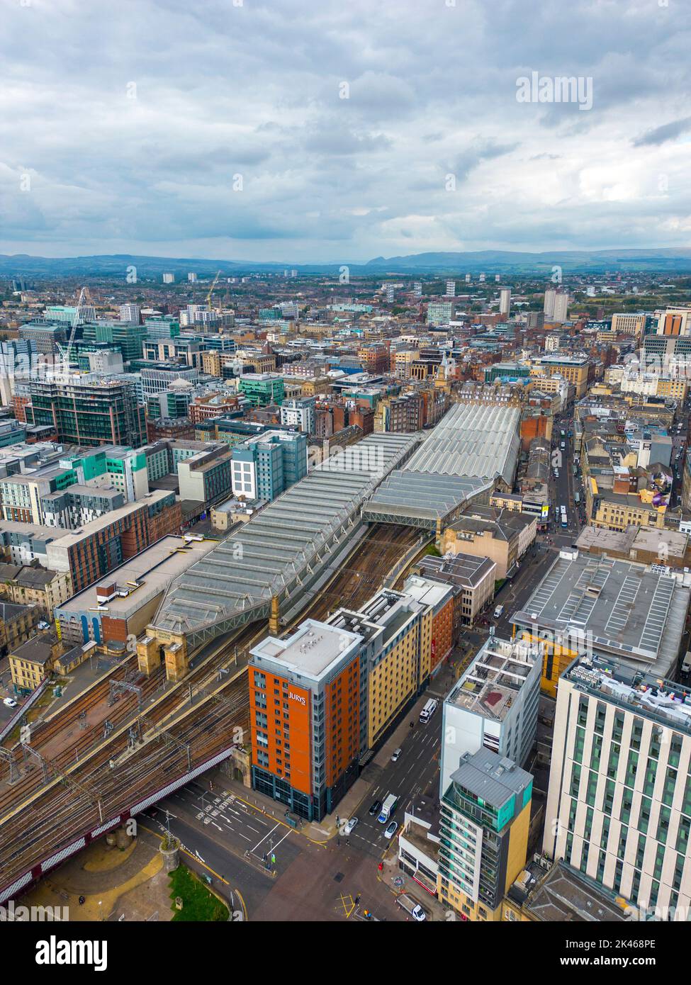 Vista aérea de la Estación Central y el horizonte de Glasgow, Escocia, Reino Unido Foto de stock