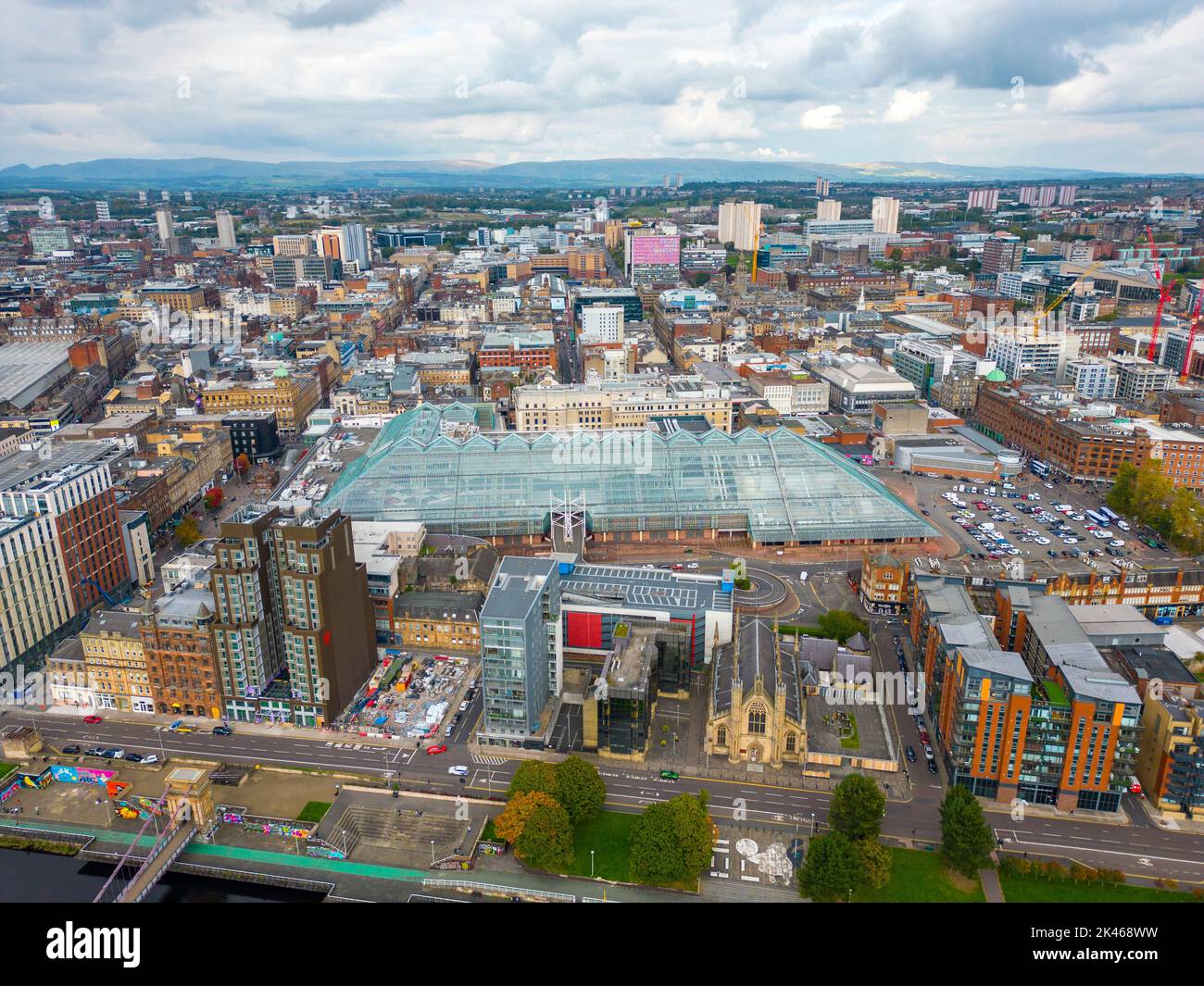 Vista aérea del St Enoch Centre y el horizonte urbano del centro de Glasgow, Escocia, Reino Unido Foto de stock