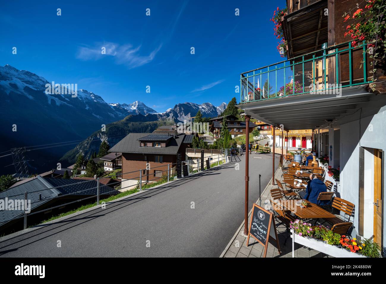 En el pueblo de Mürren, cerca de Lauterbrunnen, Suiza, Alpes Foto de stock
