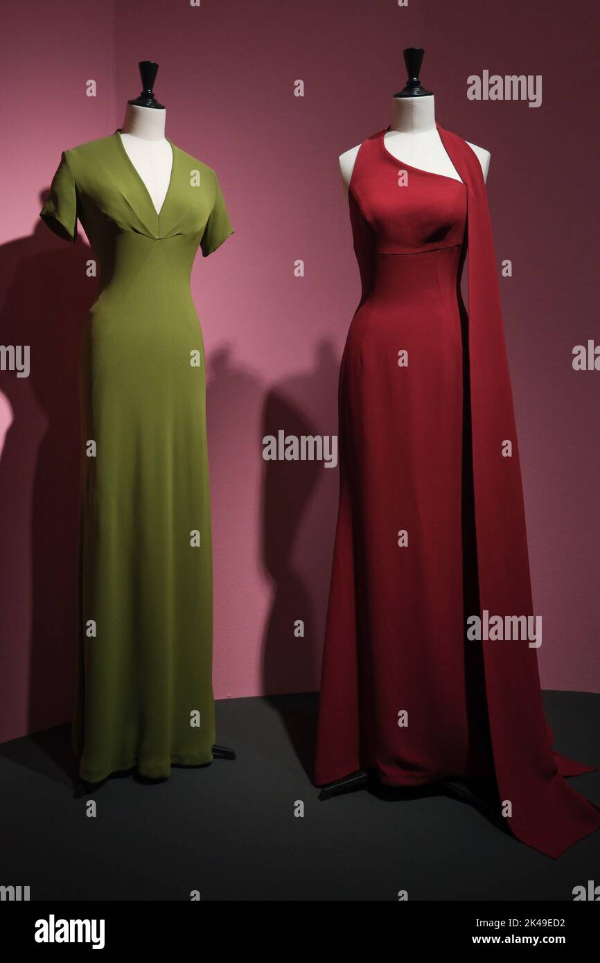 Vestidos de noche se exhiben durante la exposición 'Sybilla. El hilo  invisible' en la sala del Canal de Isabel II de Madrid. La exposición  dedicada a la renombrada diseñadora española María Sybilla