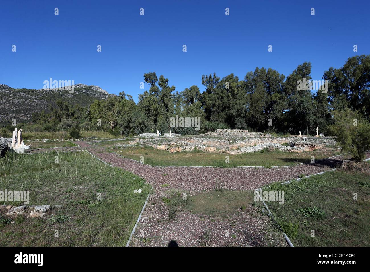 Santuario de los dioses egipcios grecia fotografías e imágenes de alta