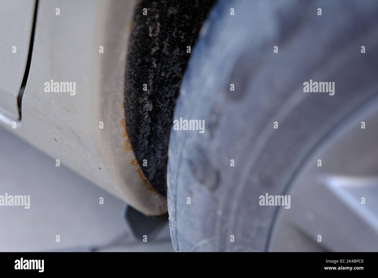 Daño del guardabarros trasero fotografías e imágenes de alta resolución -  Alamy
