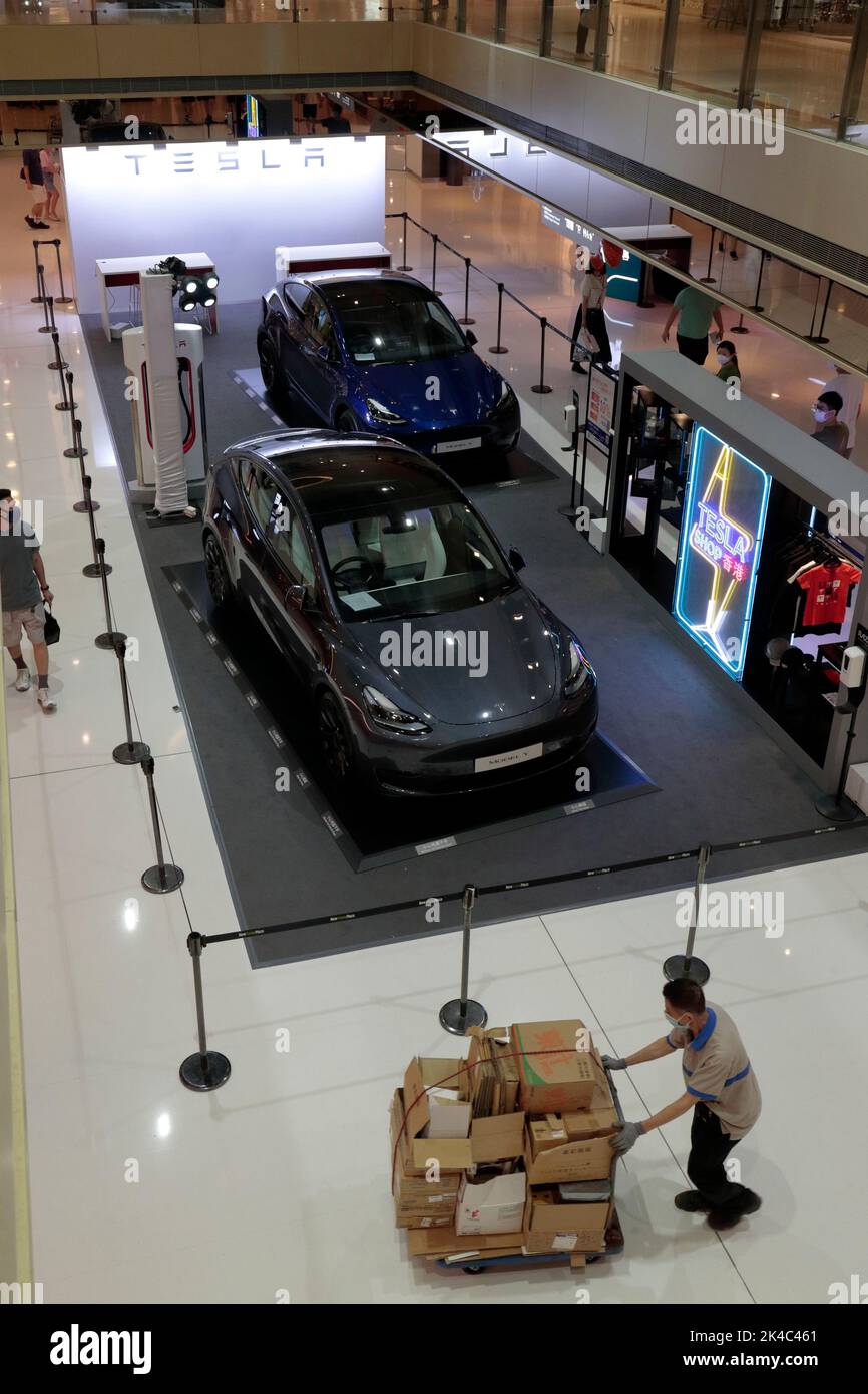 Tesla Car Display, Interior, Shatin New Town Plaza, New Territories, Hong Kong 12 de septiembre de 2022 Foto de stock