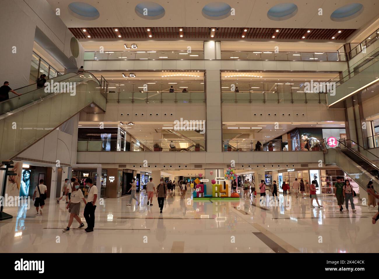 Vista interior, Shatin New Town Plaza, Nuevos Territorios, Hong Kong 12 de septiembre de 2022 Foto de stock