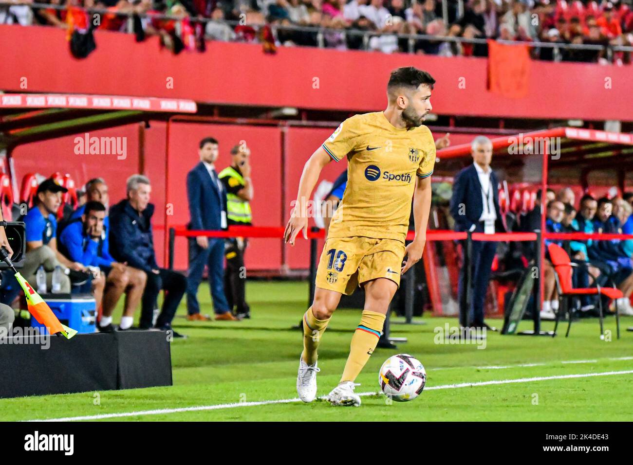 Mallorca, Mallorca, España. 1st de Oct de 2022. MALLORCA, ESPAÑA - OCTUBRE 1: Jordi Alba del FC Barcelona impulsa el balón durante el partido entre el RCD Mallorca y el FC Barcelona de La Liga Santander el 1 de octubre de 2022 en Visit Mallorca Stadium Son Moix en Mallorca, España. (Imagen de crédito: © Samuel CarreÃ±O/PX Imagens a través DE ZUMA Press Wire) Crédito: ZUMA Press, Inc./Alamy Live News Foto de stock