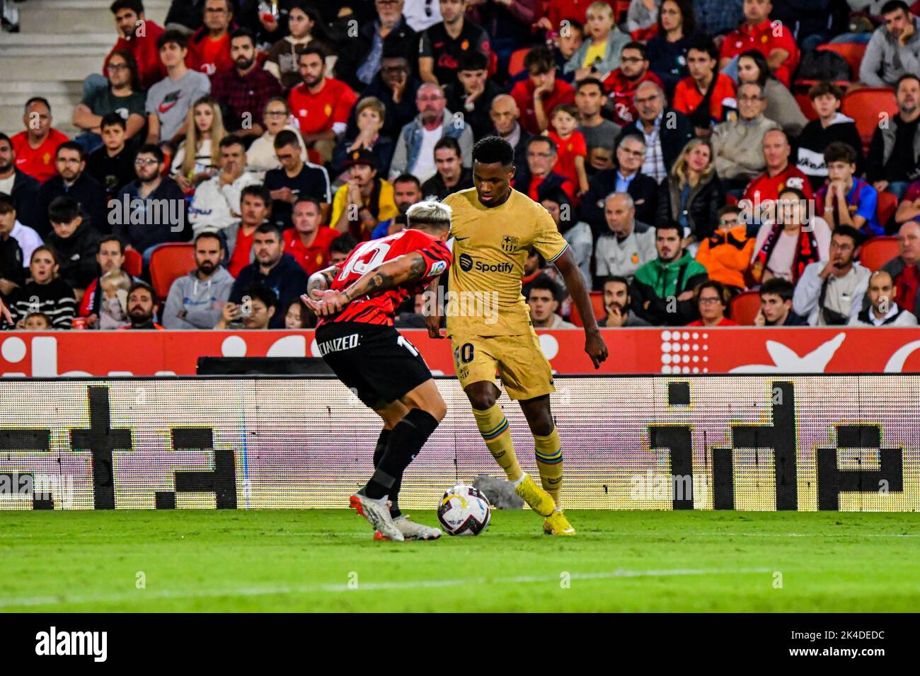 Mallorca, Mallorca, España. 1st de Oct de 2022. MALLORCA, ESPAÑA - 1 DE OCTUBRE: Ansu Fati del FC Barcelona impulsa el balón durante el partido entre el RCD Mallorca y el FC Barcelona de La Liga Santander el 1 de octubre de 2022 en Visit Mallorca Stadium Son Moix en Mallorca, España. (Imagen de crédito: © Samuel CarreÃ±O/PX Imagens a través DE ZUMA Press Wire) Crédito: ZUMA Press, Inc./Alamy Live News Foto de stock