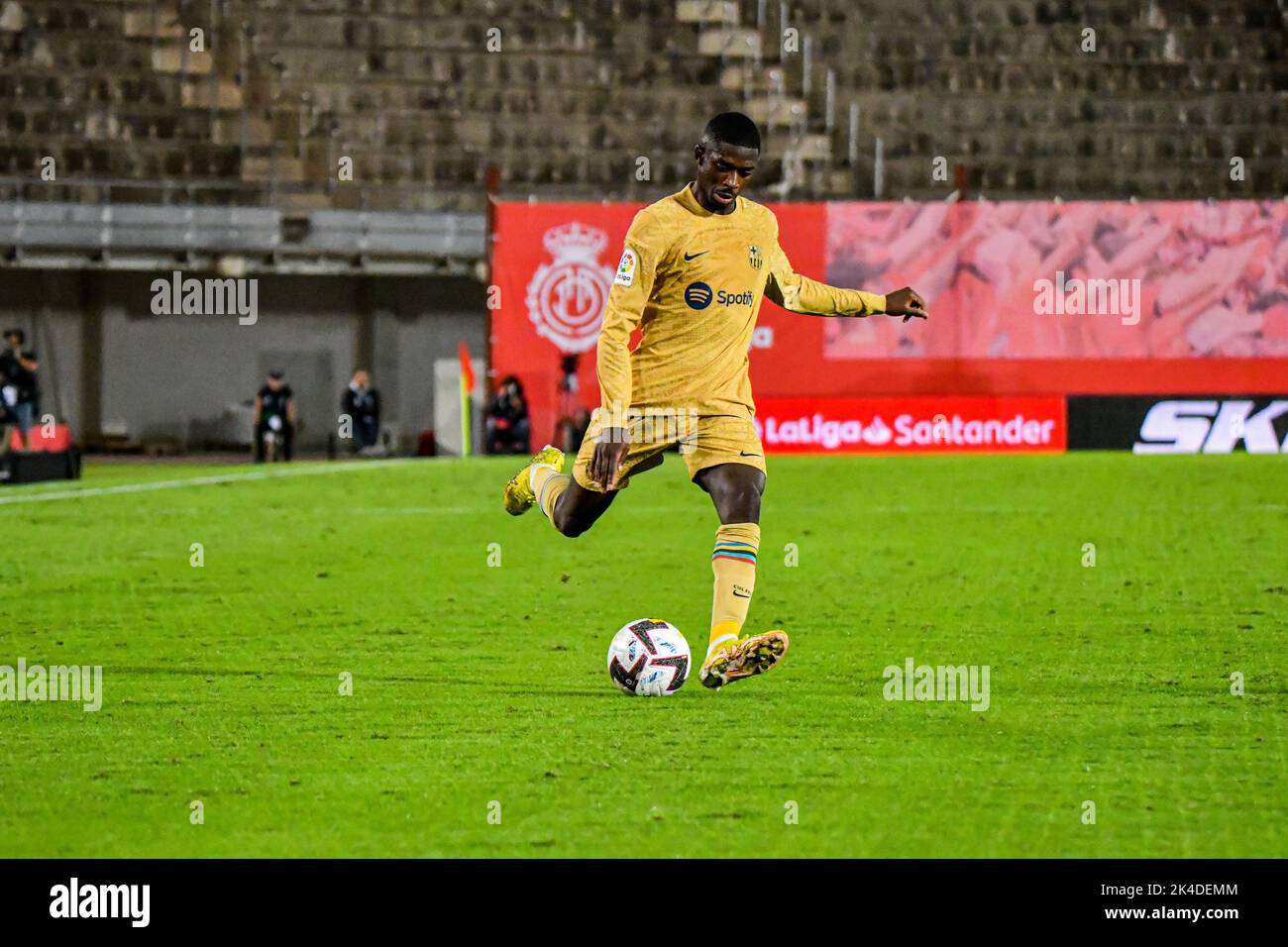 Mallorca, Mallorca, España. 1st de Oct de 2022. MALLORCA, ESPAÑA - 1 DE OCTUBRE: El Osumane Dembélé del FC Barcelona pasa el balón durante el partido entre el RCD Mallorca y el FC Barcelona de la Liga Santander el 1 de octubre de 2022 en Visit Mallorca Stadium Son Moix en Mallorca, España. (Imagen de crédito: © Samuel CarreÃ±O/PX Imagens a través DE ZUMA Press Wire) Crédito: ZUMA Press, Inc./Alamy Live News Foto de stock