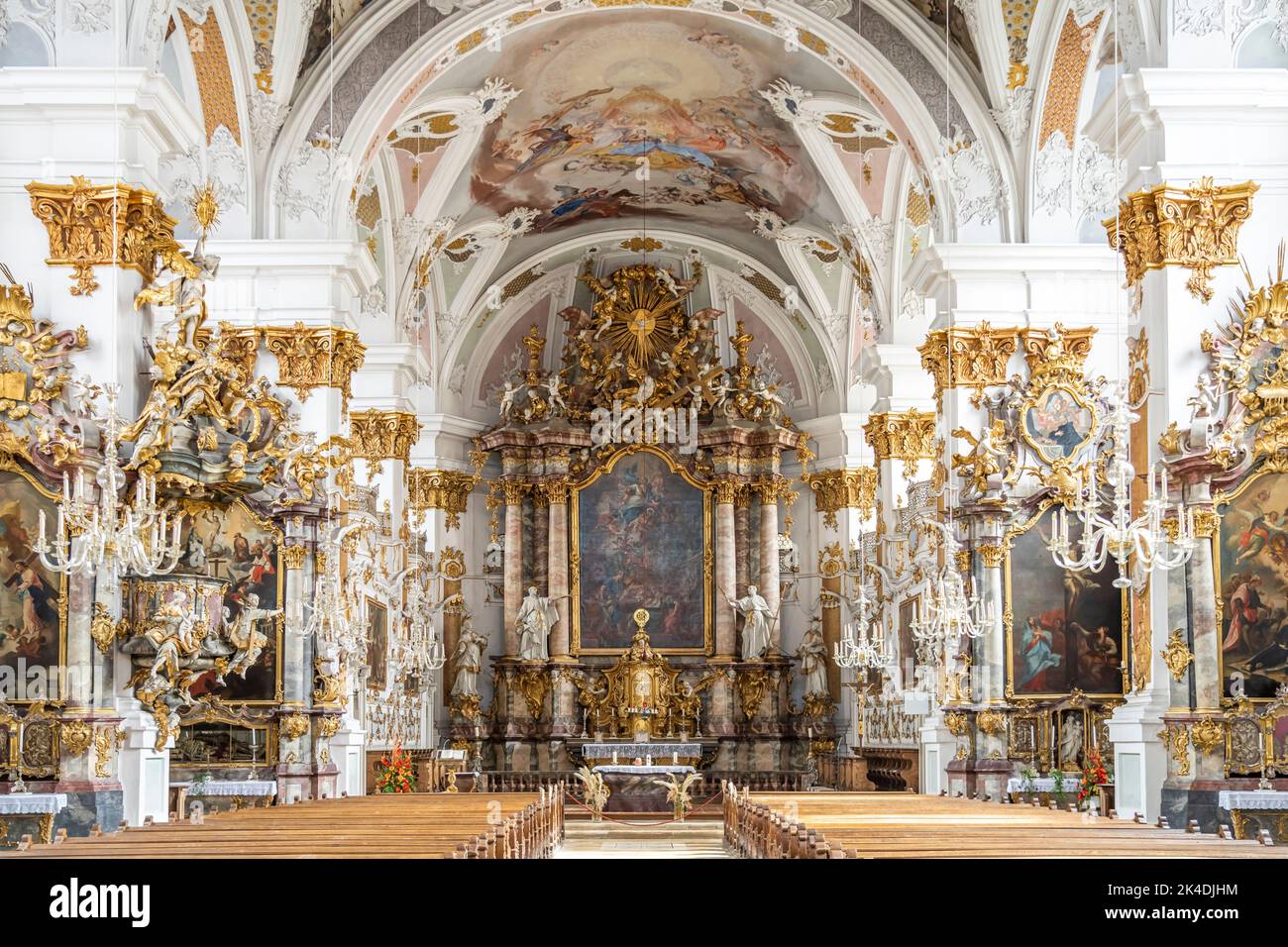 Innenraum der Studienkirche Mariä Himmelfahrt in Dillingen an der Donau, Bayern, Deutschland | Interior de la Iglesia de la Universidad Jesuita en Di Foto de stock