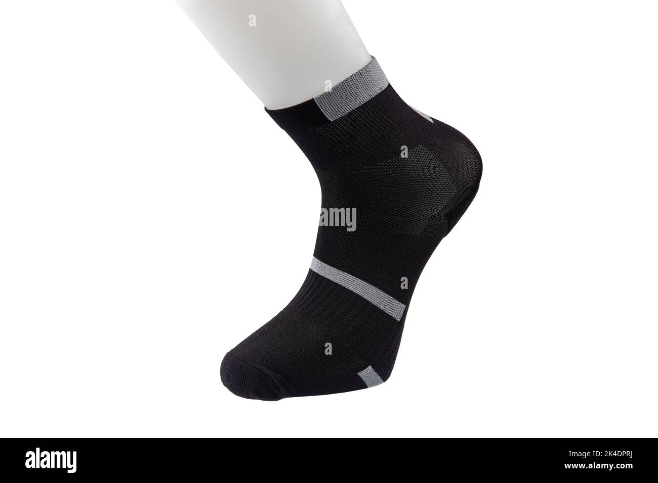 Vista lateral del pie de plástico con nuevos calcetines blancos hermosos y  suaves de algodón natural aislados sobre fondo blanco abstracto. Ropa y  deporte Fotografía de stock - Alamy