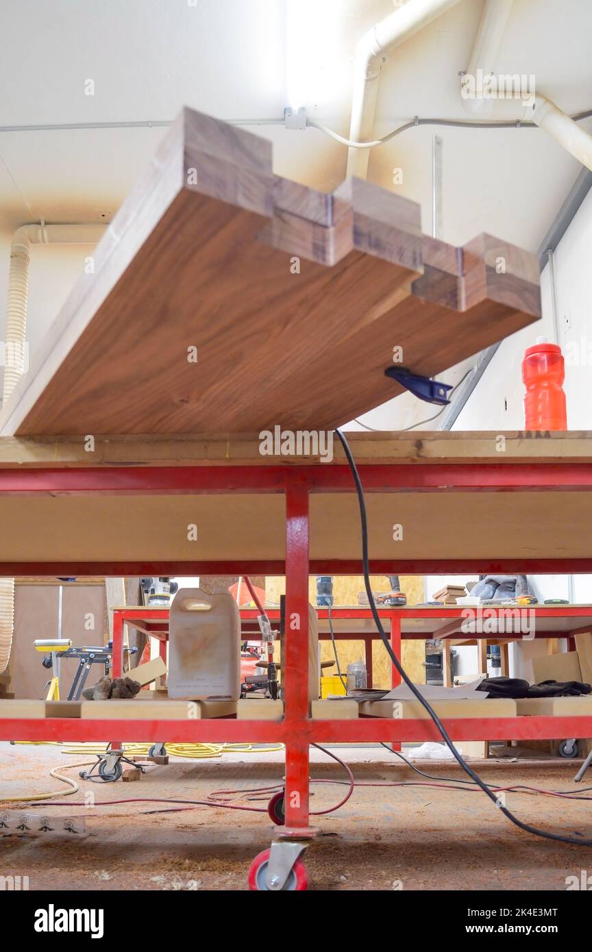Máquina cortadora de madera fotografías e imágenes de alta resolución -  Alamy