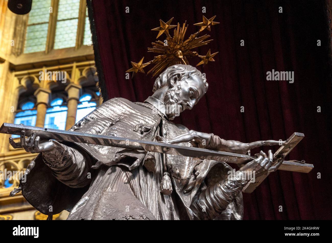 La Tumba de Plata de San Juan de Nepomuk en la Catedral de los Santos Vito, Wenceslao y Adalberto en Praga, República Checa. Foto de stock