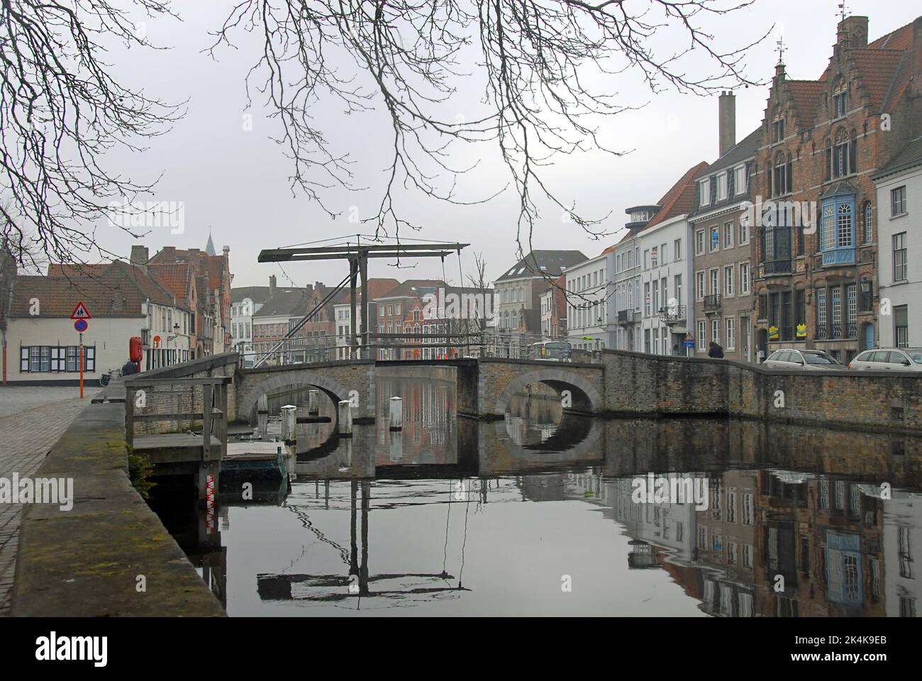 Brujas o Brujas, Flandes Occidental, Bélgica Ter Duinenbrug o Puente