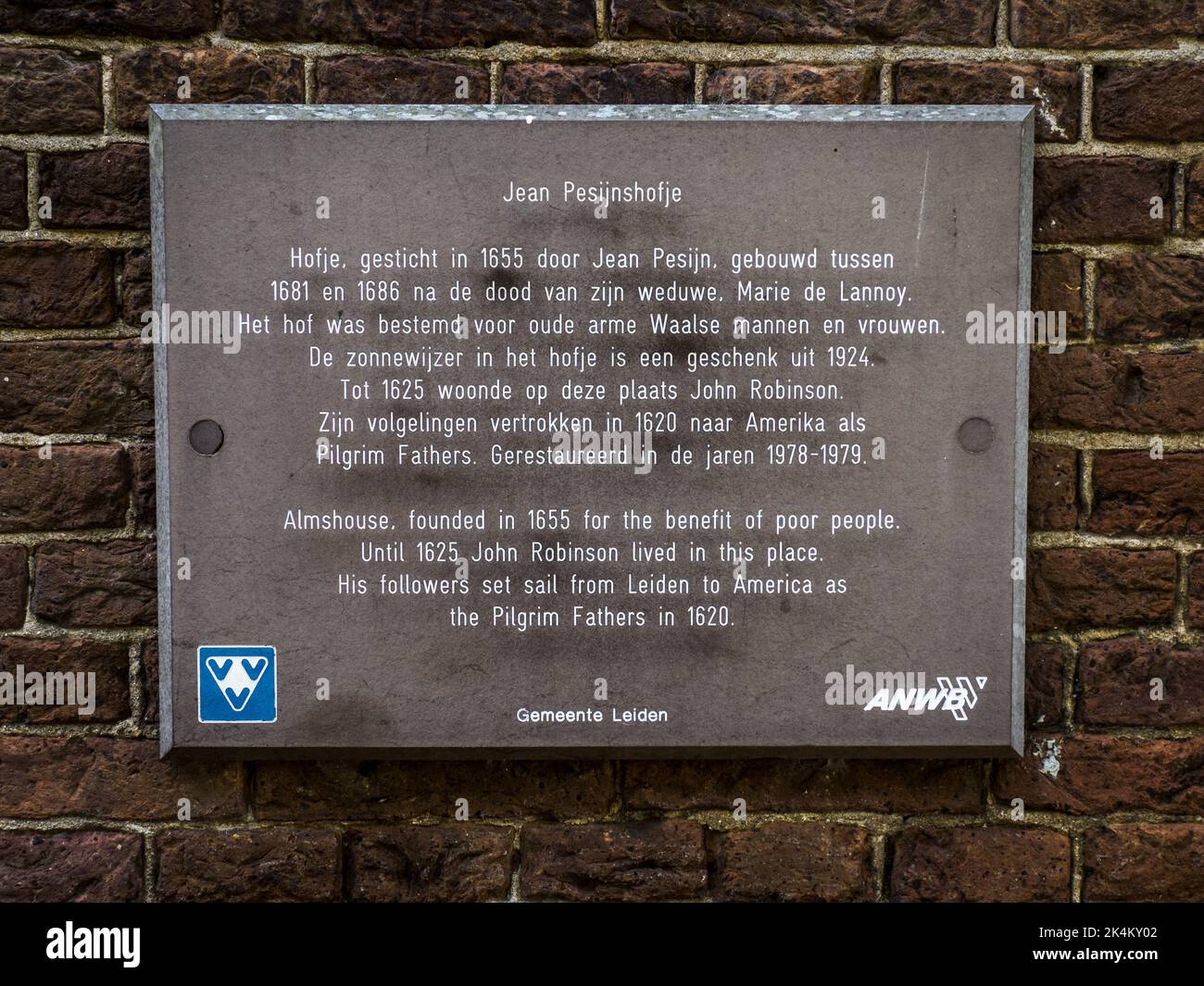 Placa mural que recuerda al líder de peregrino John Robinson, Leiden, Holanda Foto de stock