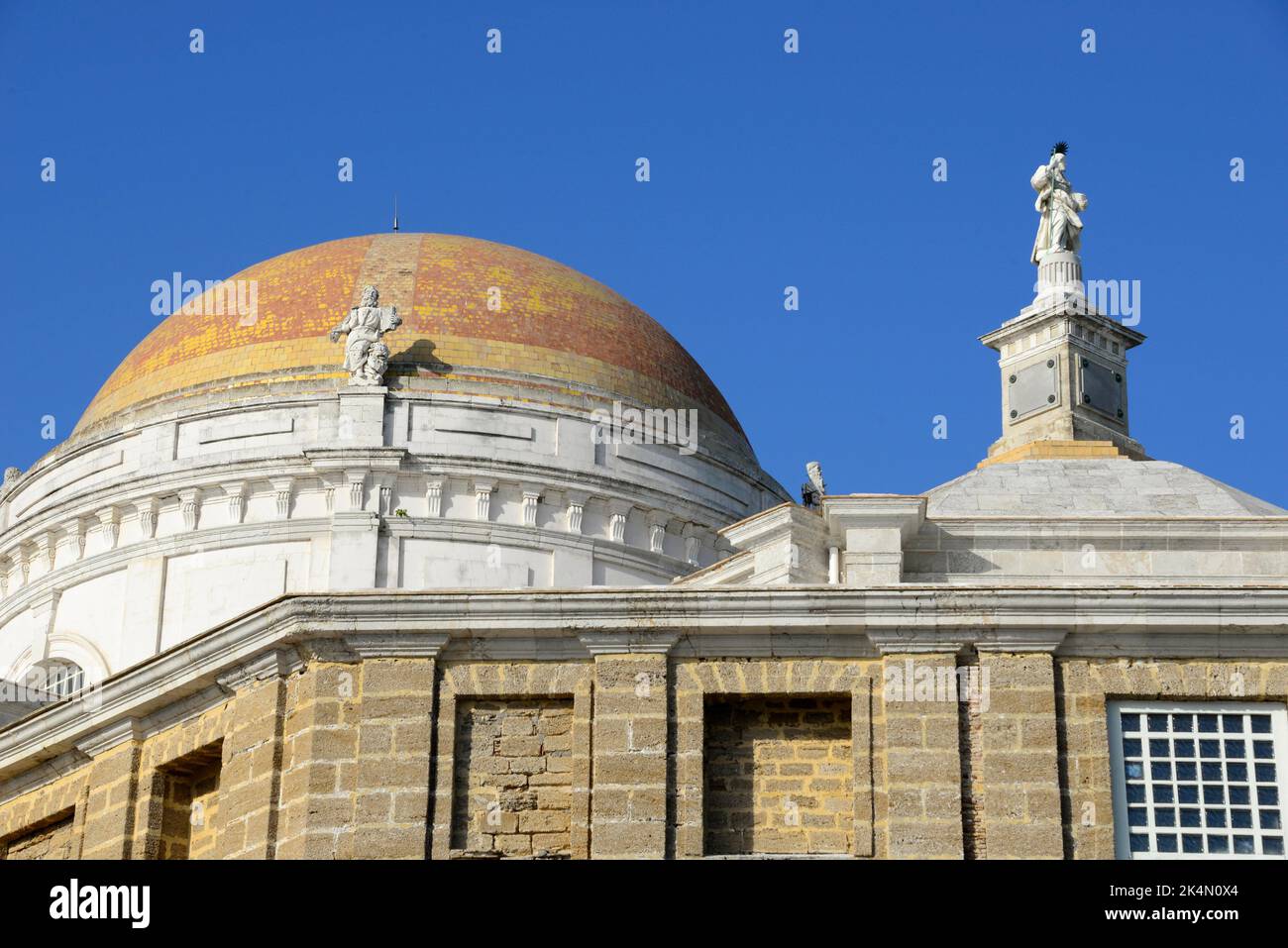 Cádiz, Catedral de Santa Cruz (barroco y neoclásico del siglo 18-19th). Andalucía, España. Foto de stock