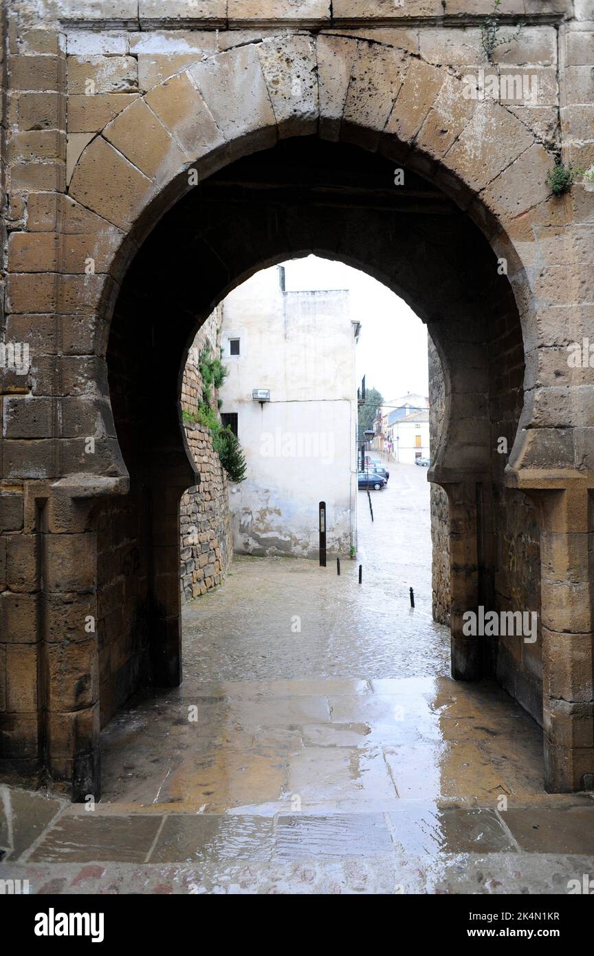Úbeda (Patrimonio de la Humanidad), puerta El Losal (mudéjar siglo 14th). La Loma, Jaén, Andalucía, España. Foto de stock