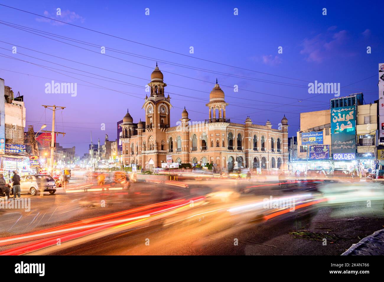 MULTAN, PAKISTÁN-FEBRERO de 22,2020; Ghanta Ghar Chowk es un lugar en Multan, la quinta ciudad más grande de Pakistán, que literalmente significa 'Ciudad de la Torre del Reloj Foto de stock