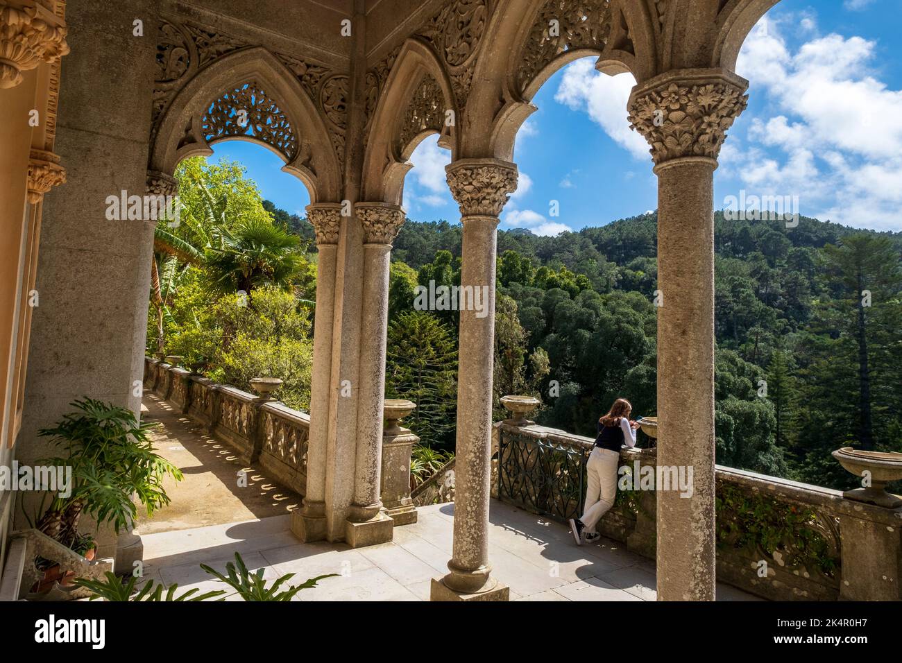Columnas italianas en el Palacio do Monserrate, Sintra, Portugal Foto de stock