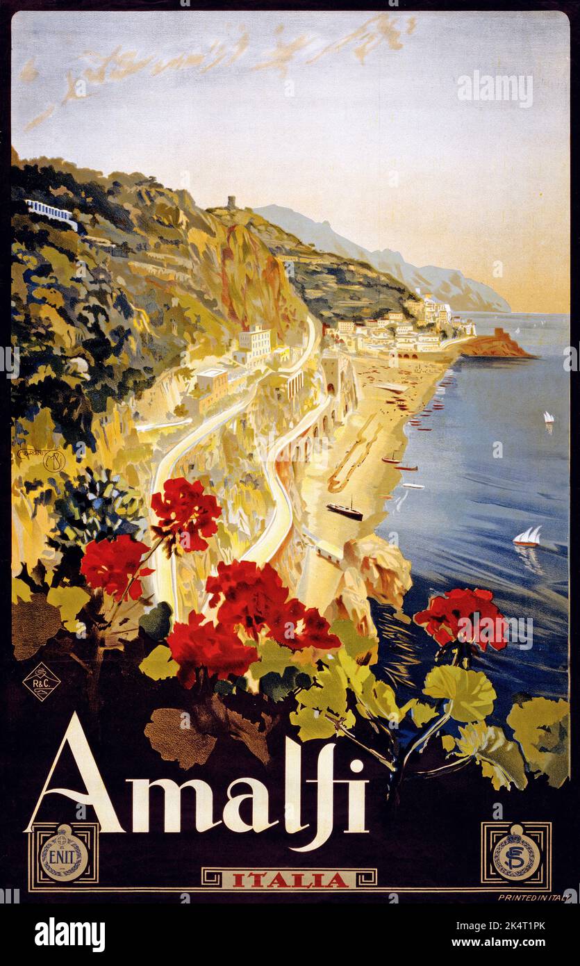 Amalfi. El cartel de Mario Borgoni muestra la costa de Amalfi con geranios en primer plano. C 1915 Foto de stock