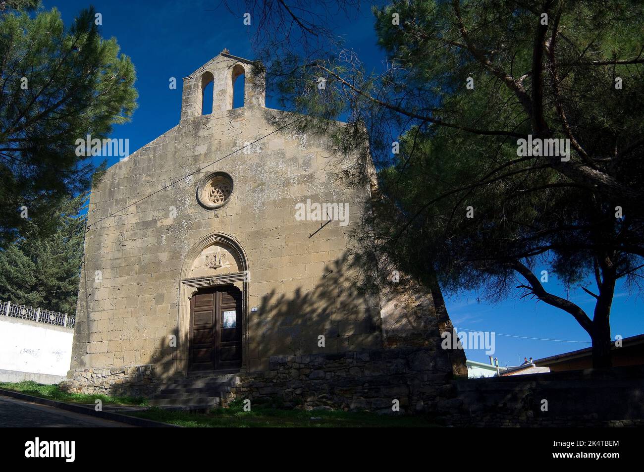 Iglesia de San Rocco, Arquitectura Gótica Catalana, Sanluri, Medio Campidano, Cerdeña, Italia Foto de stock
