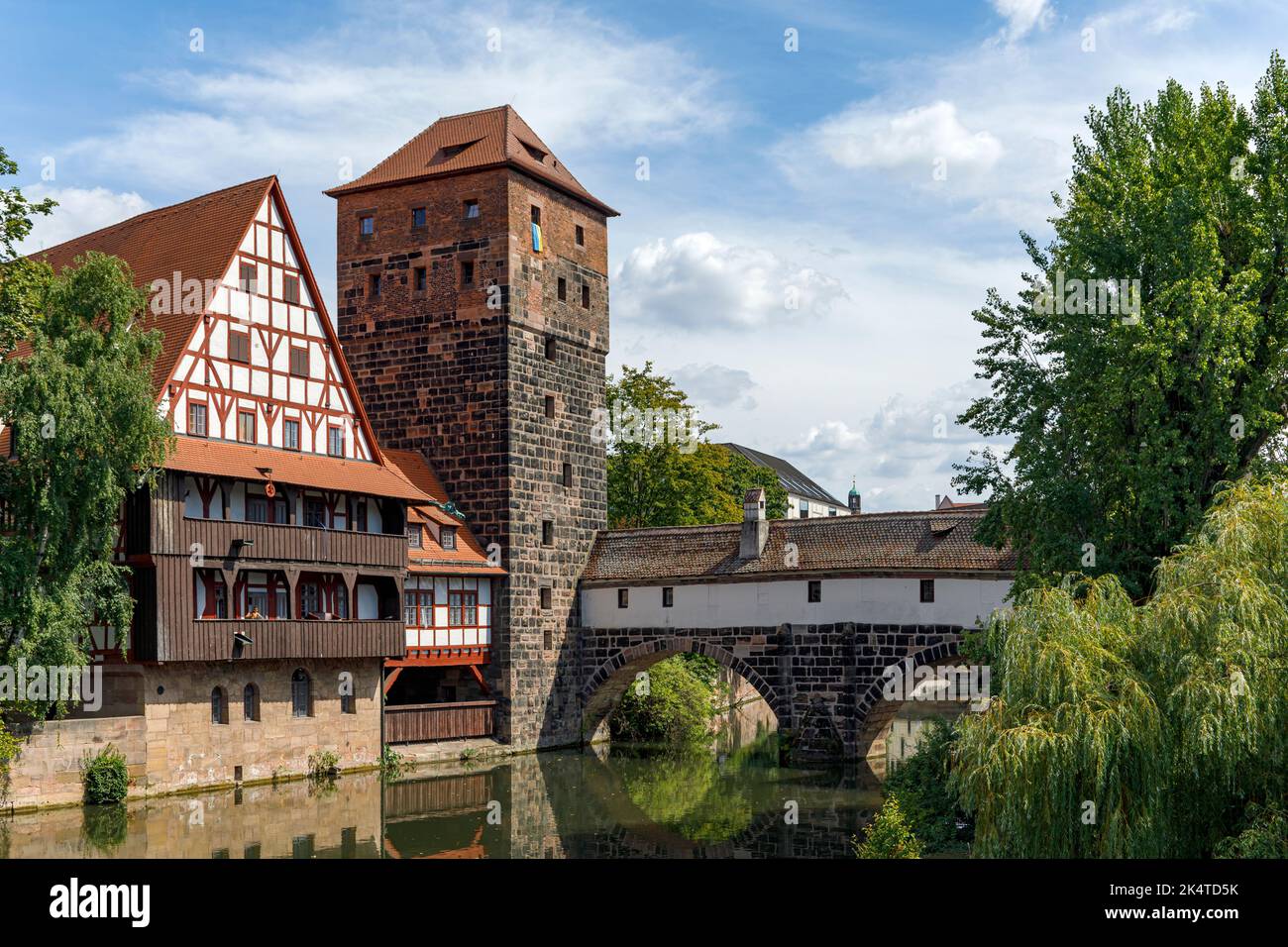 Puente de Hangman y Weinstadel en Nuremberg en el Pegnitz, Baviera, Franconia, Alemania, Europa Foto de stock