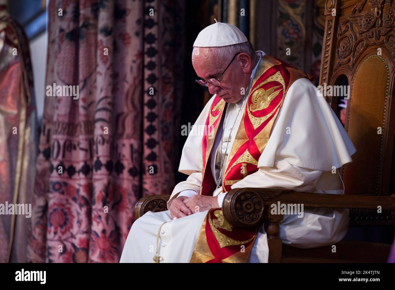 El Papa Francisco en el centro espiritual de todos los armenios de la Santa Sede Etchmiadzin en Armenia Foto de stock