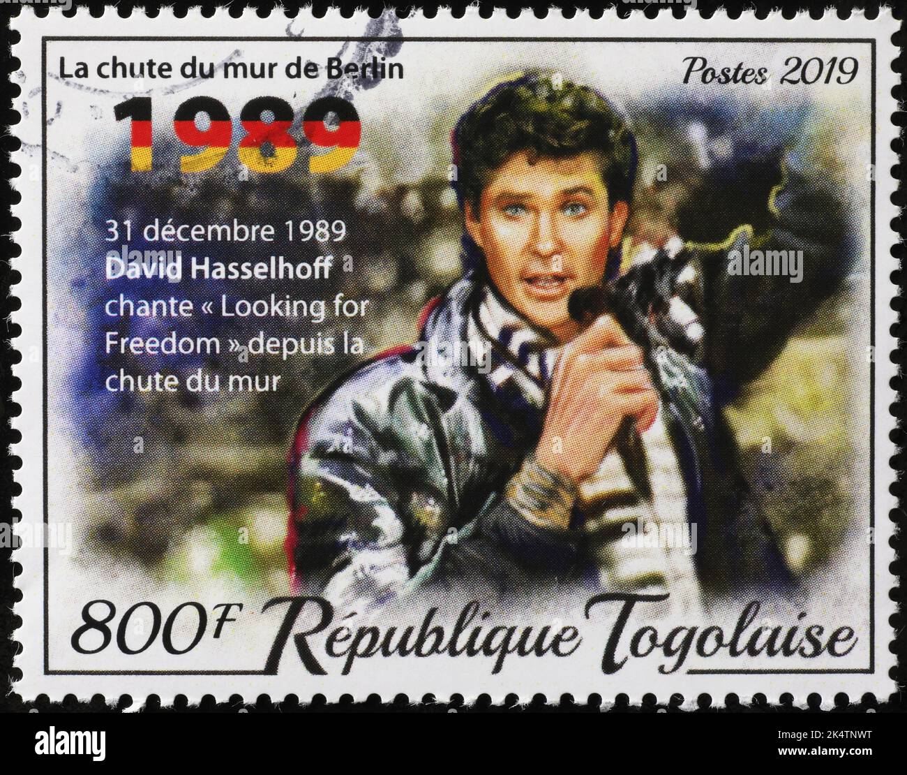 David Hasselhoff canta en sello postal después de la caída del muro de Berlín Foto de stock