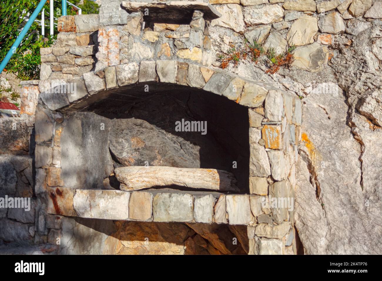 Horno de pared de piedra fotografías e imágenes de alta resolución - Página  4 - Alamy