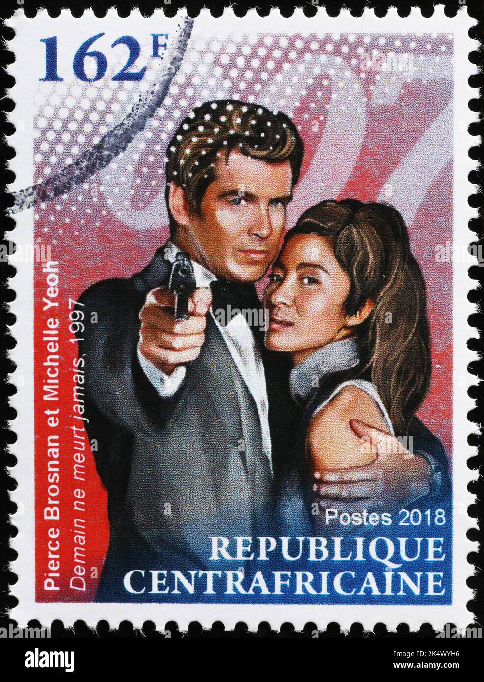Pieza Brosnan como James Bond en sello postal africano Foto de stock