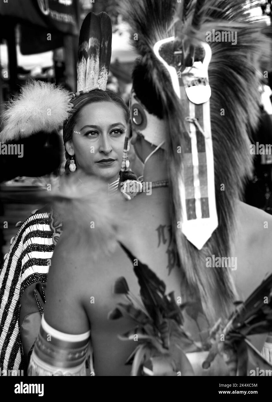 Pareja nativos americanos indios turistas fotografías e imágenes de