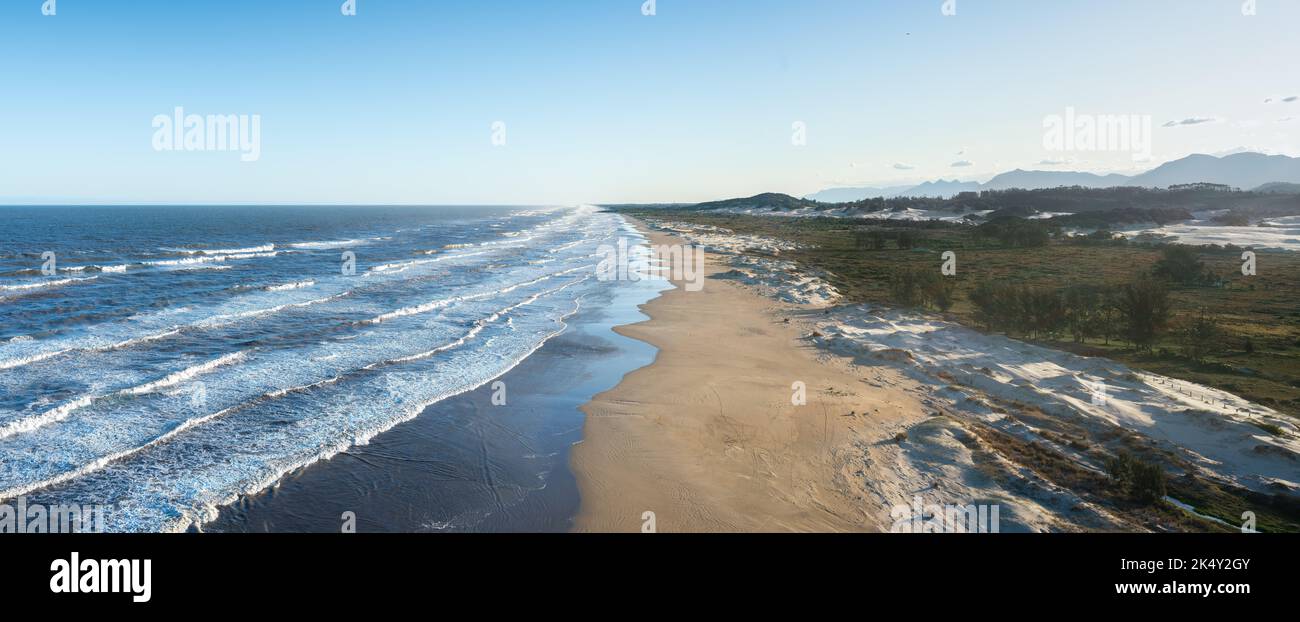 Vista aérea de Playa Itapeva - Torres, Rio Grande do Sul, Brasil Foto de stock