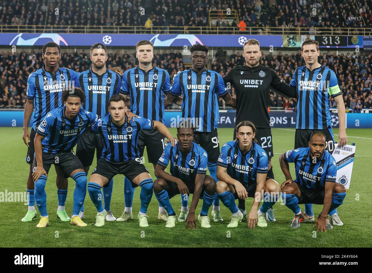 Brujas, Bélgica. 04th de Oct de 2022. Los jugadores del club posan para una  foto de equipo al inicio de un partido de fútbol entre el belga Club Brugge  KV y el