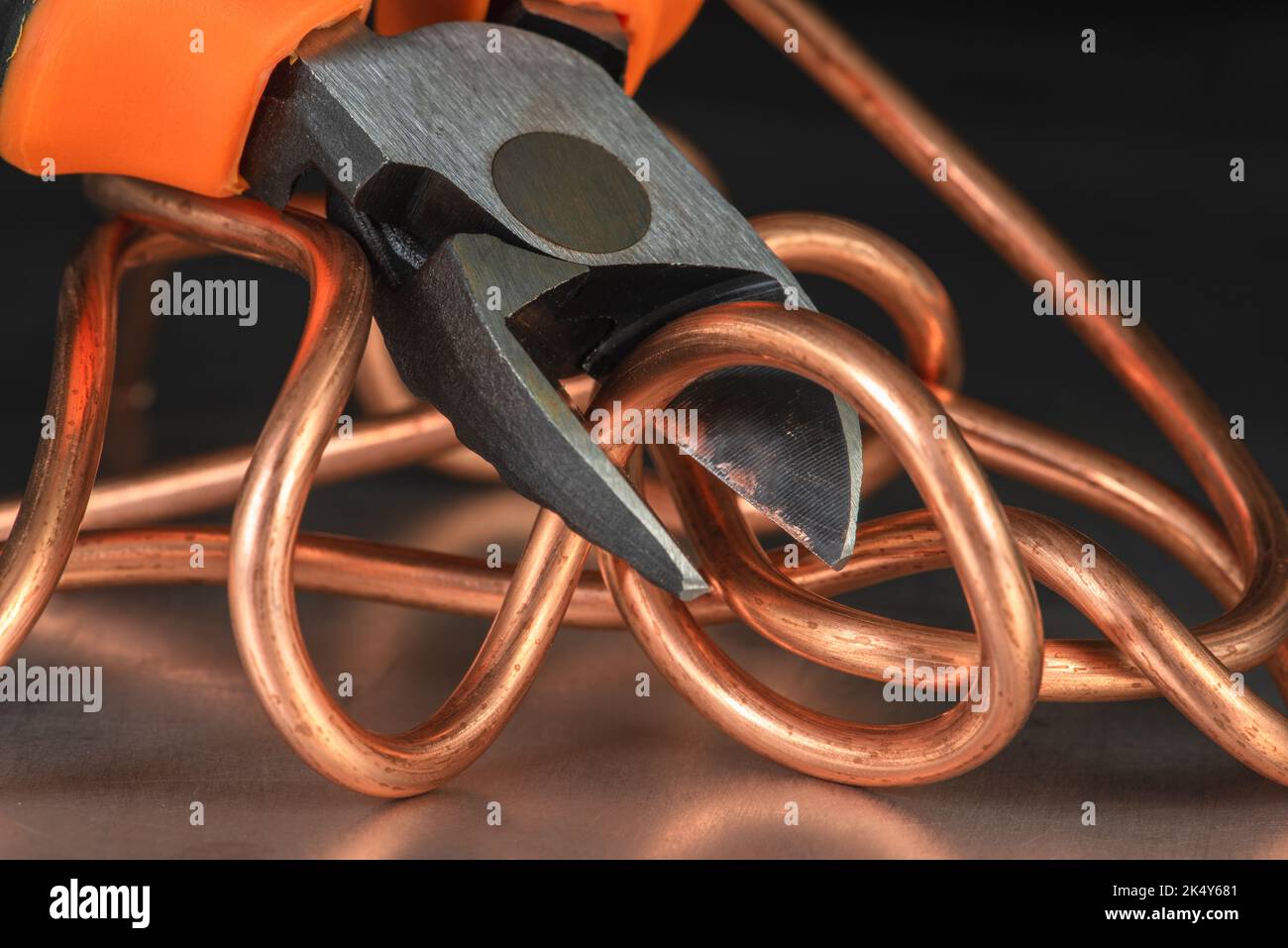La cortadora es un trazador que utiliza la técnica de alambre caliente para  cortar poliestireno. Crea formas a partir de imágenes y siluetas y es  contro Fotografía de stock - Alamy