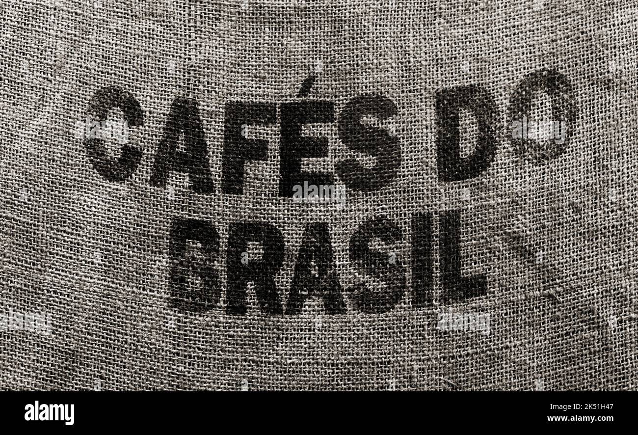 Fondo de bolsa de yute con marcado estándar Texto brasileño: Cafés do Brasil. En inglés significa café brasileño Foto de stock