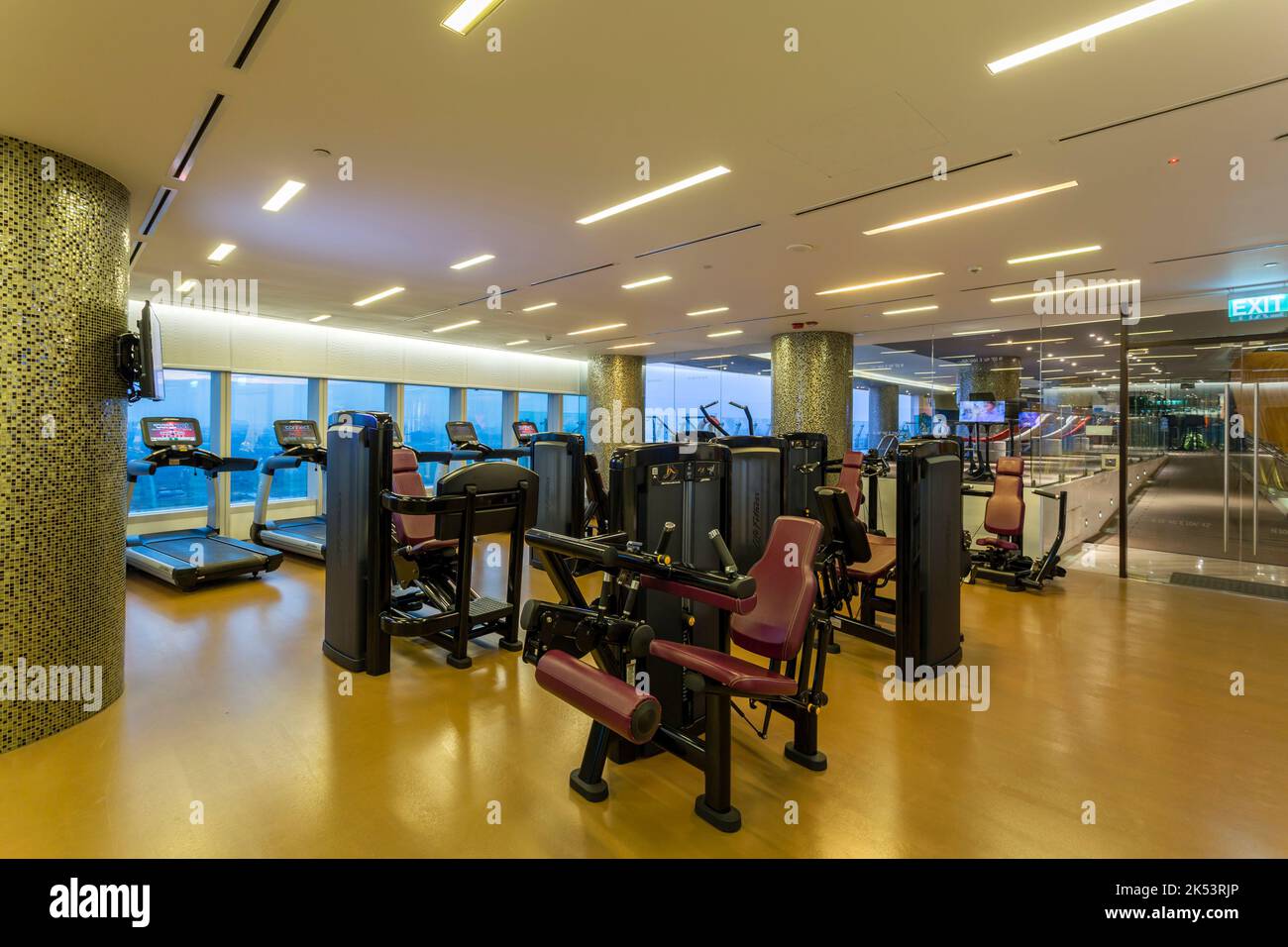 Hanoi, Vietnam - 22 de enero de 2018: Vista interior del centro de fitness y gimnasio en Le Meridien en Hanoi, Vietnam. Foto de stock