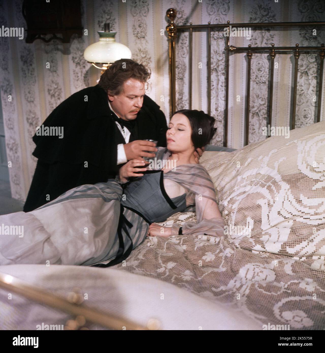 Madame Bovary, Fernsehfilm, Deutschland 1968, Regie: Hans Dieter Schwarze, Darsteller: Günter Strack, Elfriede Irrall Foto de stock
