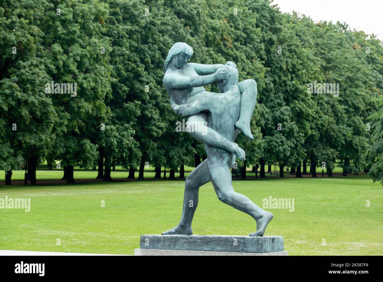 Esculturas en el parque Vigeland en Oslo, Noruega Foto de stock