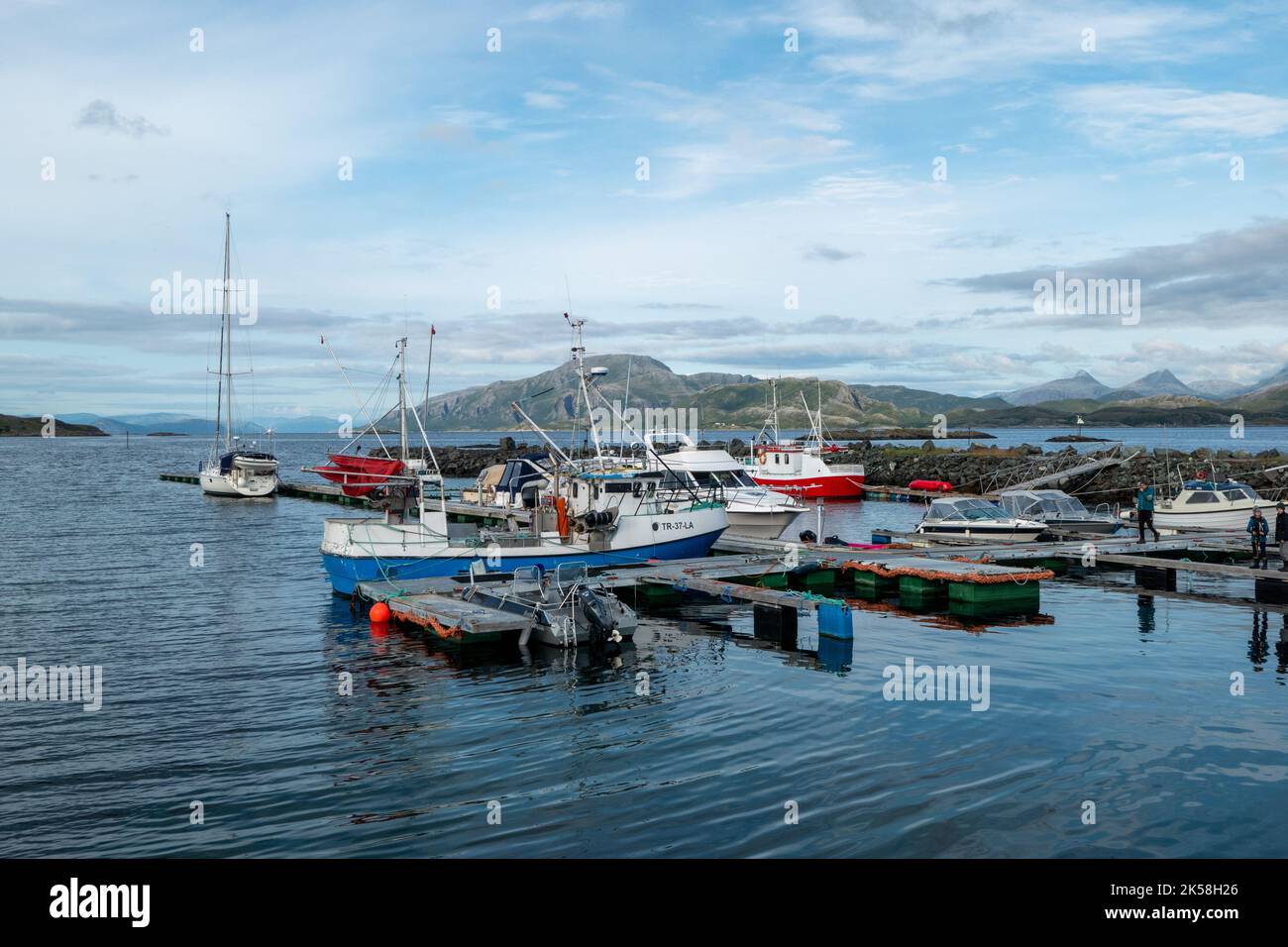 puerto de la isla de Leka en Noruega Foto de stock