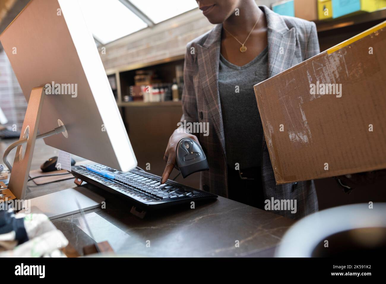 Computadora de cartón fotografías e imágenes de alta resolución - Alamy Computadora de cartón fotografías e imágenes de alta resolución - Alamy