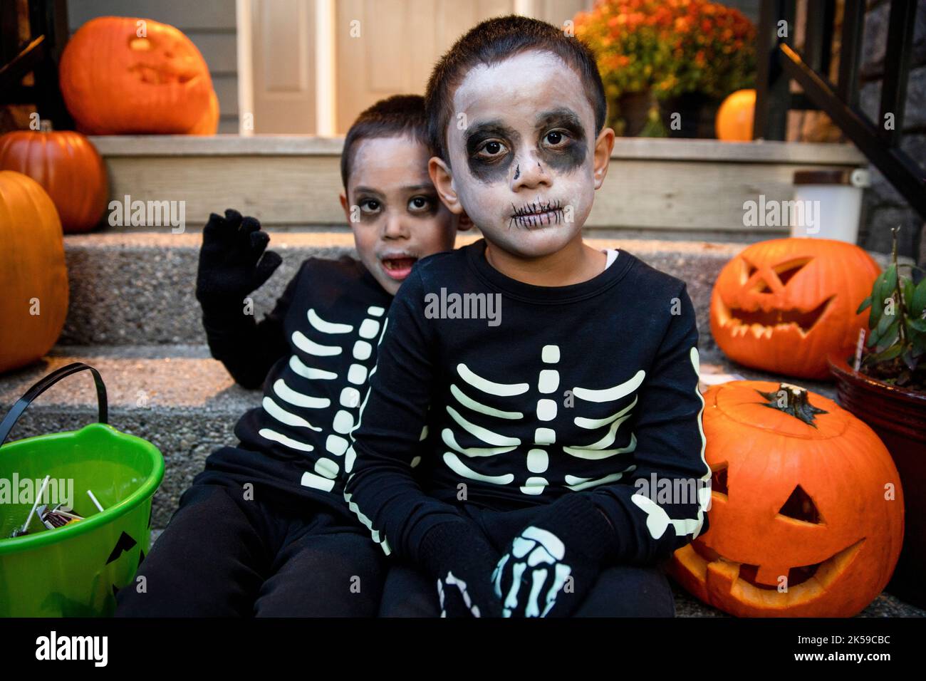 Hermanos de halloween fotografías e imágenes de alta resolución - Alamy