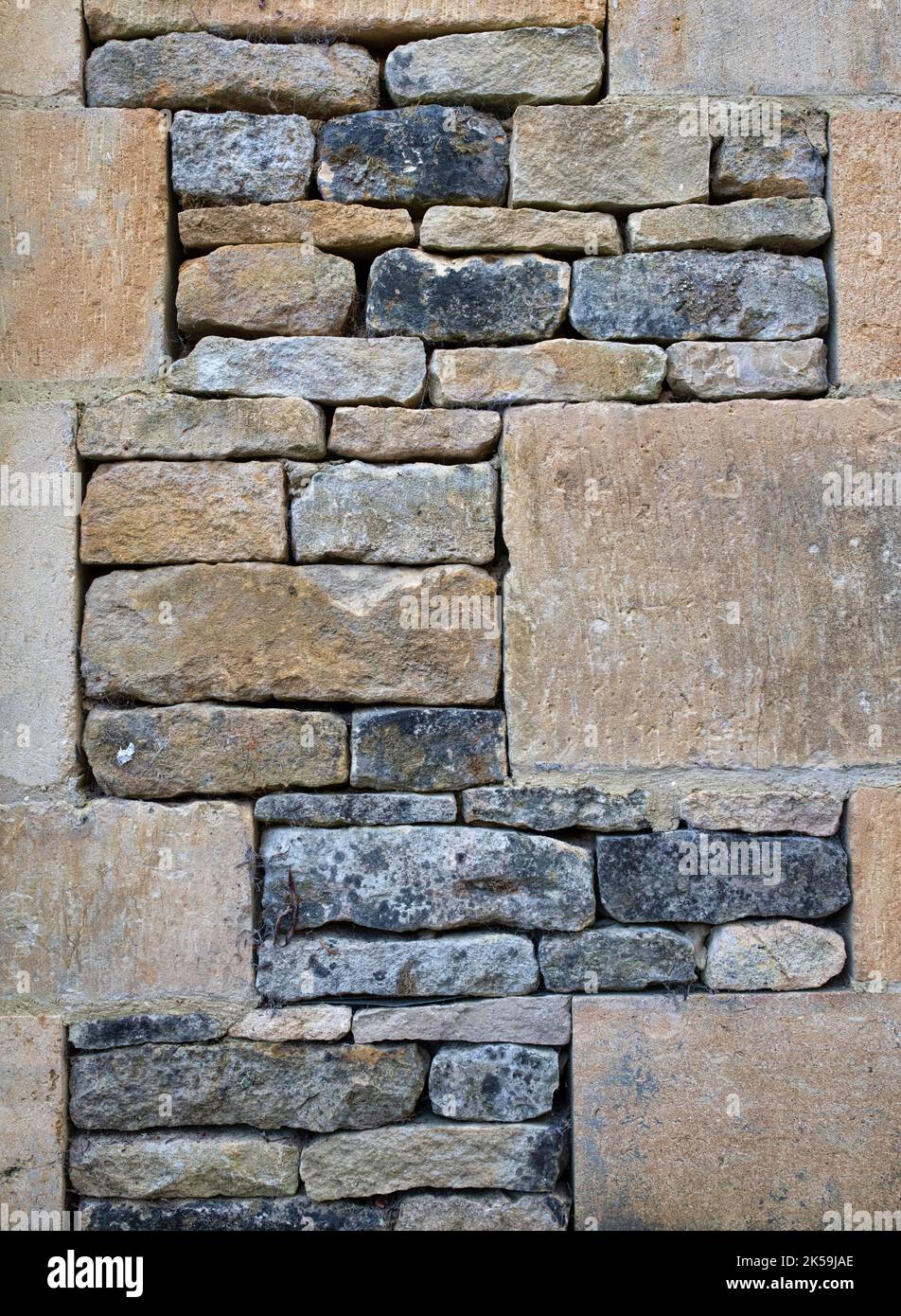 Inusual pared de piedra seca. Cotswolds, Inglaterra Foto de stock