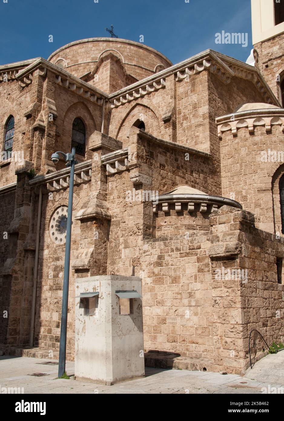 Vista trasera, Catedral de San Luis de los Monjes Capucin, Beirut, Líbano, Oriente Medio Foto de stock