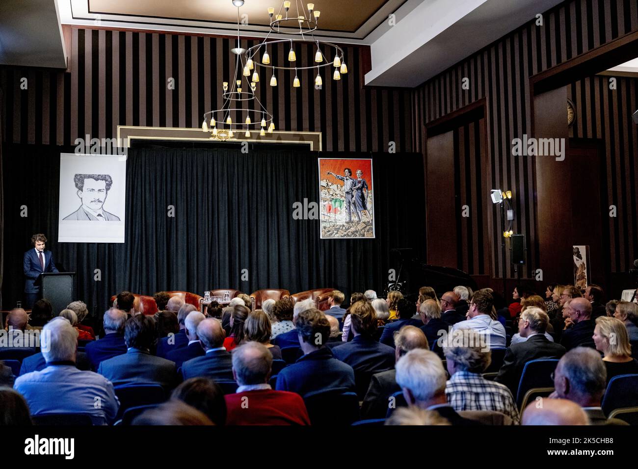 2022-10-07 18:23:15 LA HAYA - Jesse Klaver durante la conferencia de Kerkdijk bajo el título: Un nuevo comienzo: La promesa de la cooperación de izquierda. Durante la conferencia, el líder de GroenLinks expone su visión para el futuro de los Países Bajos. ANP ROBIN UTRECHT netherlands Out - belgium Out Foto de stock